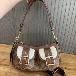 The long and short straps can be detached freely
